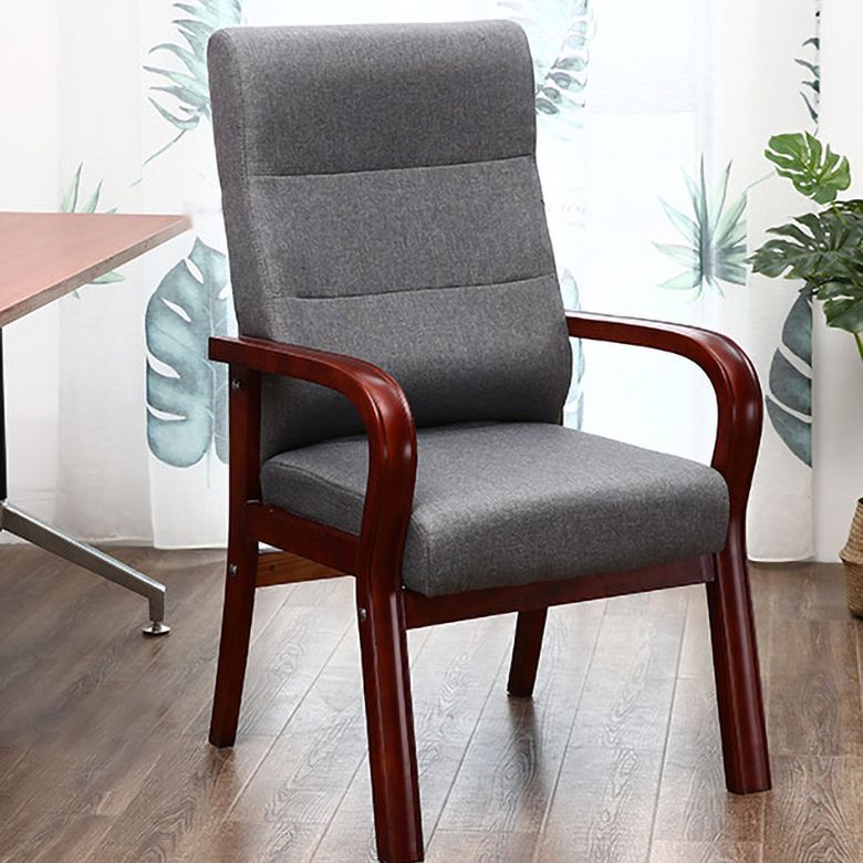 Chaises de bras arrière à salle à manger rembourrée moderne avec des jambes en bois