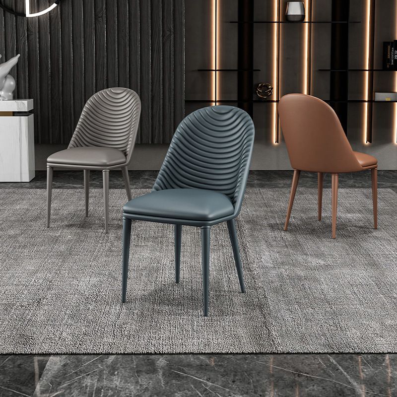 Sedia da pranzo in pelle parsons in stile designer parsons