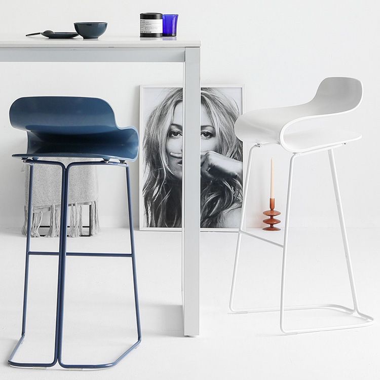 Moderner Thekenhocker ohne Armlehnen, Stahl-Café-Barhocker mit Kunststoffsitz