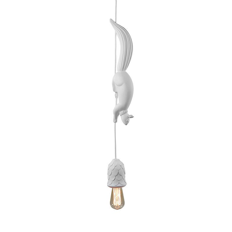 Entrepôt Pincecone Forme suspendue Lampe 1 Light Resin Plafond Pendant Light en blanc / rose / bleu avec écureuil déco