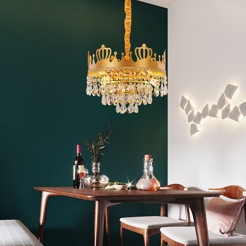 Lampada del lampadario a corona in metallo 6 luci moderni modernismo luce a sospensione con lacrima di cristallo deco in finitura dorata