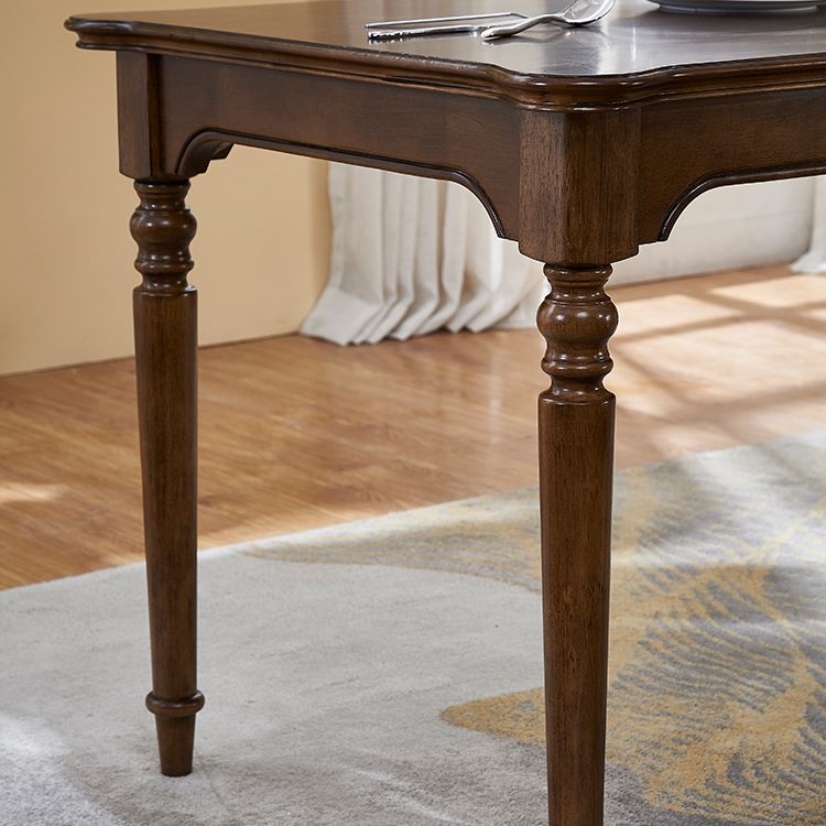 Mesa de comedor medieval moderna rectangular de madera de caucho en color marrón con 4 patas