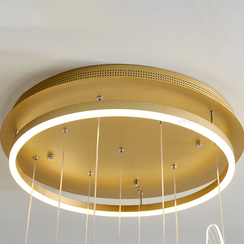 Acrylgold -LED -Hängelampe im modernen künstlerischen Stil Eisen Schmetterling Anhänger Licht für Treppen