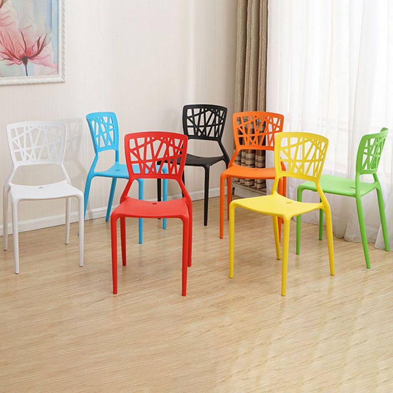 Silla trasera abierta contemporánea, silla lateral sin brazos de comedor apilable de plástico