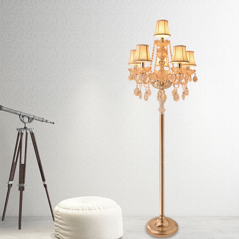 Lámpara de lectura de la sala de velas Cristal transparente tradicional 5/6 bulbos dorado luz de pie con sombra blanca