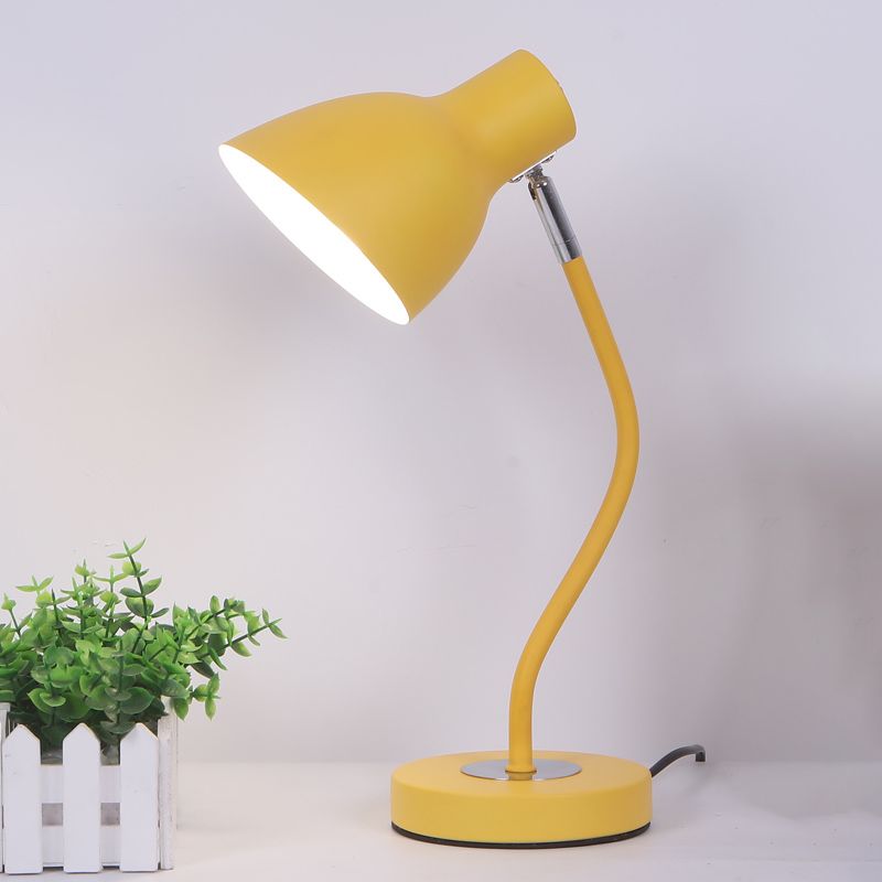 Stile moderno a forma di cono illuminazione da tavolo metallo 1 lampada da tavolo leggera per camera da letto
