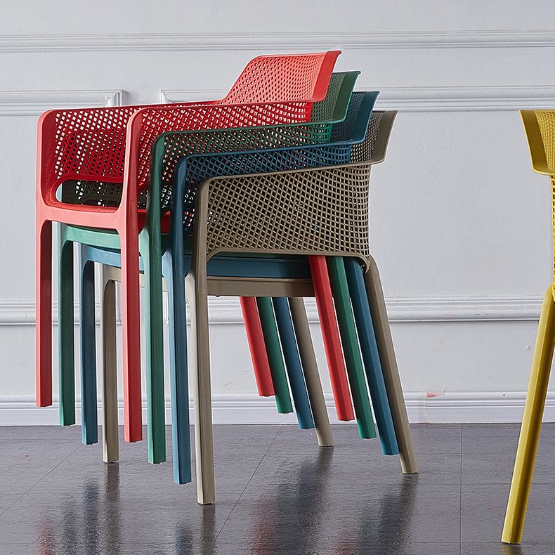 Chaises de bras empilables intérieures en plastique scandinave pour restauration en plastique pour la cuisine
