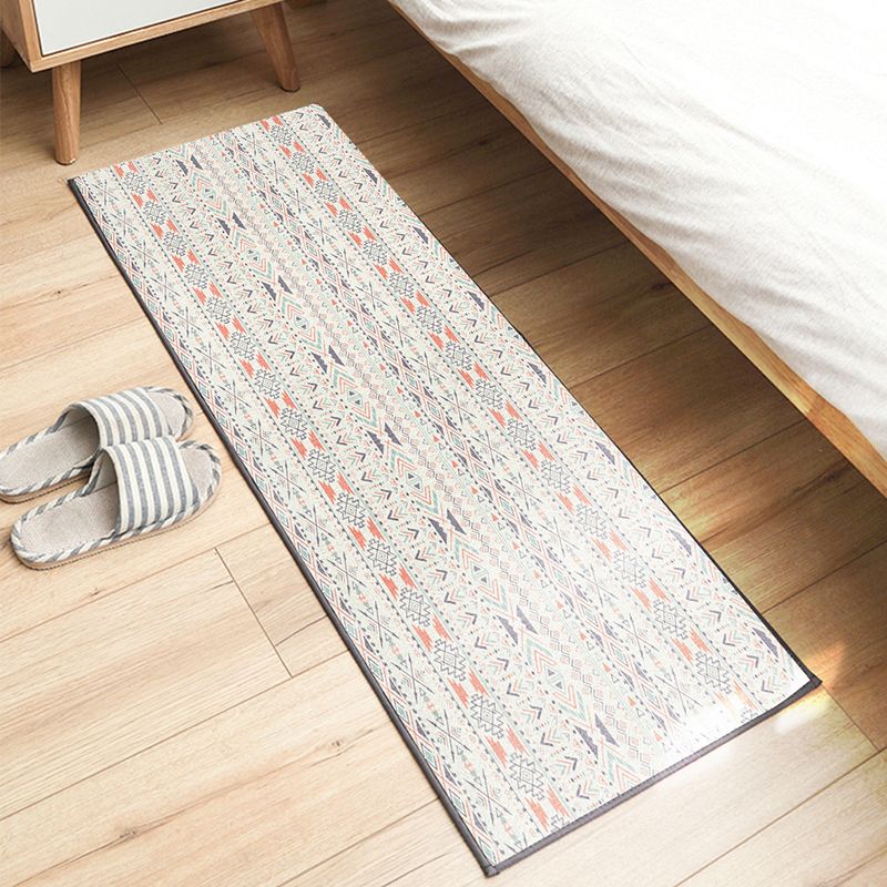 Alfombra de poliéster moderno rojo oscuro alfombra gráfica de poliéster alfombra de respaldo sin deslizamiento para decoración del hogar