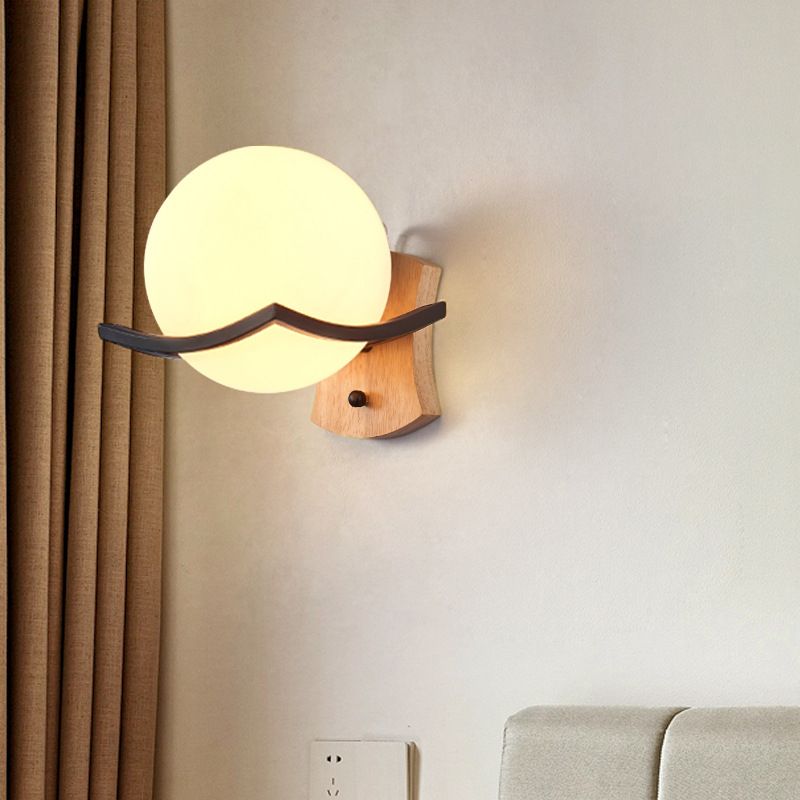 Estilo nórdico de madera de montaje de pared de madera leche blanca tono de globo sencillez luz para el dormitorio para el dormitorio