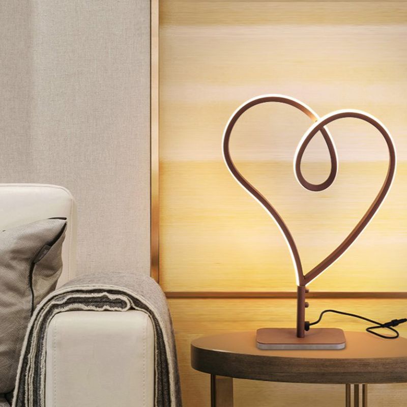 Lámpara de tarea acrílica de corazón Café LED contemporáneo Lámpara de escritorio pequeño en luz cálida/blanca
