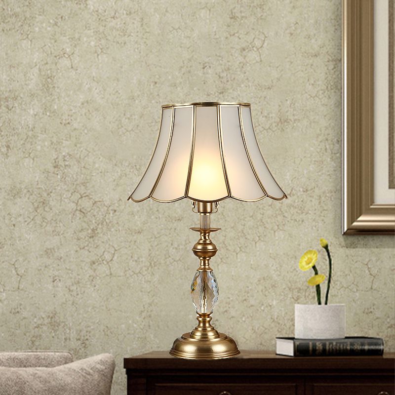 Éclairage nocturne minimaliste festonné 1 tête de nuit en verre givré Lumière en or avec police métallique / déco de cristal clair