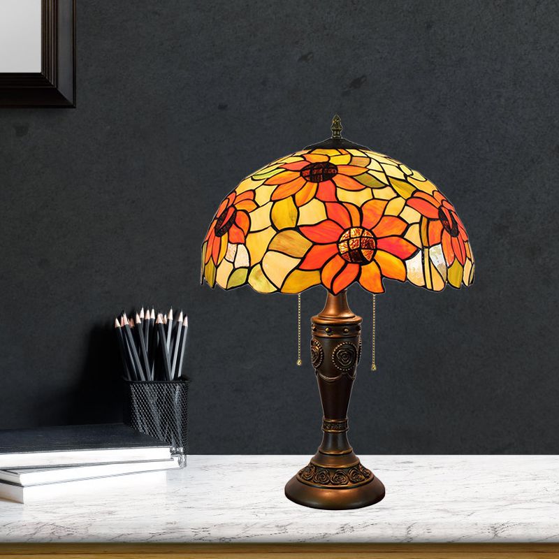 Lampe de nuit en verre rouge / orange en dôme Tiffany 2 lumières Bronze Pull Chain Table Lighling avec base sculptée
