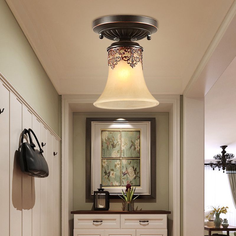 Lámpara de techo de sombreado negro pasillo de vidrio simplista cerca de la lámpara de techo