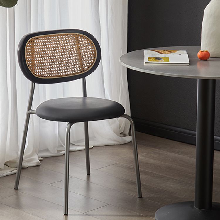 La imitación de cuero del diseño industrial que cena las sillas abre la silla lateral trasera