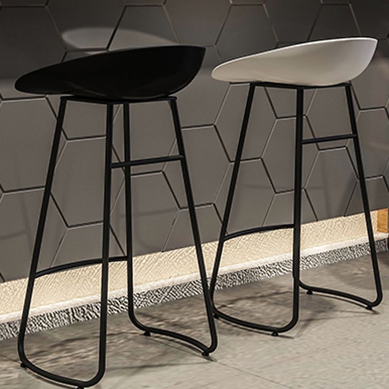 Simple Iron Low Back Barstool Nordic Indoor Tall Stool with Bucket Seat