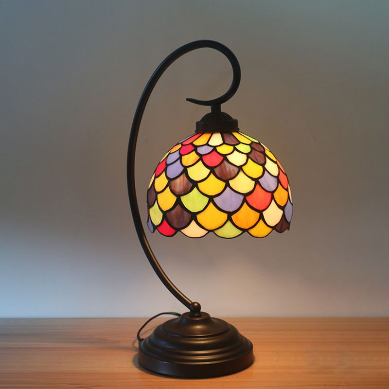 Bronze koepelvormige nachttafel Licht Tiffany 1 licht glas in lood nachtkastje Lamp met visschaalpatroon