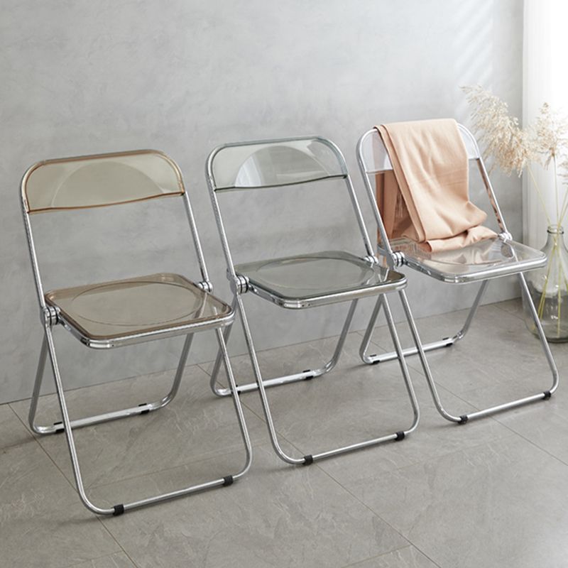 Les chaises latérales en plastique pliantes de conception industrielle ouvrent la chaise latérale de salle à manger arrière