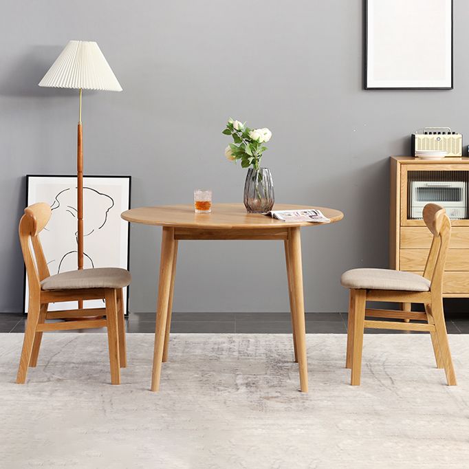 Modern Style Solid Wood Dining Table Round Table with 4 Legs for Coffee Shop