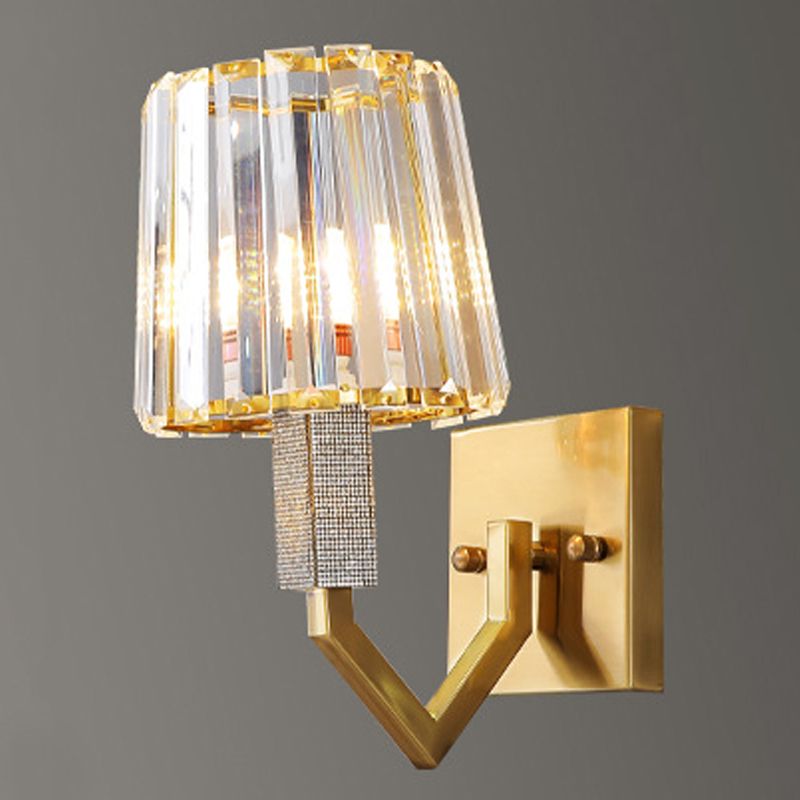 Geometrischer Schatten Einleichter Wandleuchter moderner Kristallwandmontage Leuchte in Messing