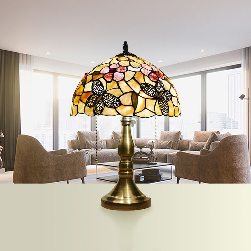 Antique Tiffany Dome Desk Light avec fleur bleue / libellule / papillon 2 lumières Table de vitrail clair pour la chambre