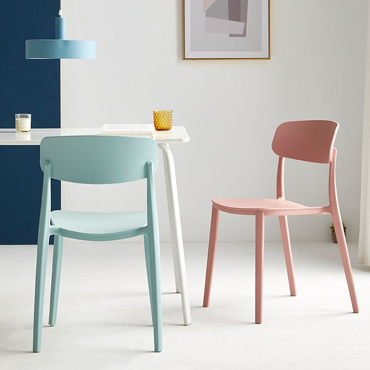 Chaise latérale de restaurant en plastique scandinave, couleurs bonbon, chaise de salle à manger à dossier ouvert
