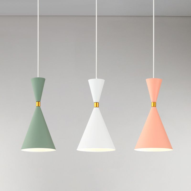 Lampada a sospensione in alluminio conico Macaron a 1 ciuffa a sospensione per sala da pranzo