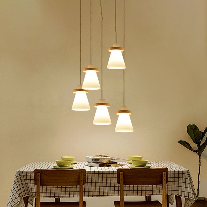 Bois massif conical suspension du plafond de plafond en verre blanc minimaliste pour salle à manger