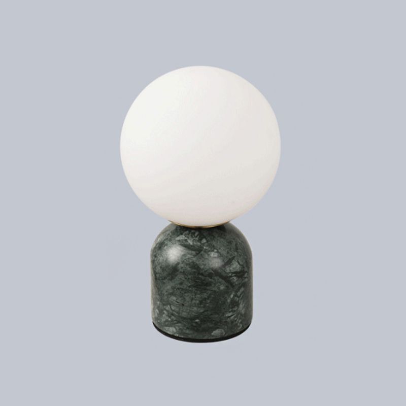 Kugel Cremeglas kleiner Nachtlampendesigner 1-Licht grün/weiß/schwarzes Tischlicht mit Kuppel Marmorbasis