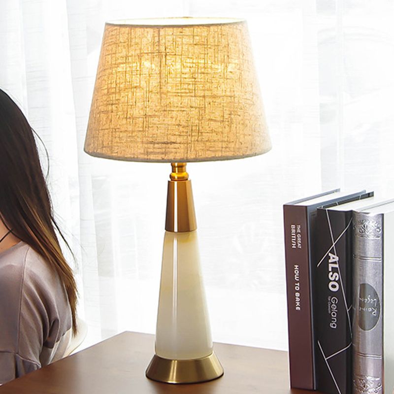 Lampada da lettura contemporanea a 1 testa, lampada da lettura svasata bianca con paralume in tessuto