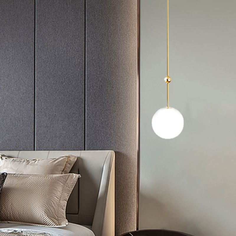 1 suspension de la tête de chambre à coucher léger simple Gold pendentif suspendu avec une teinte en verre de lait à balle, 39 "/ 47" H