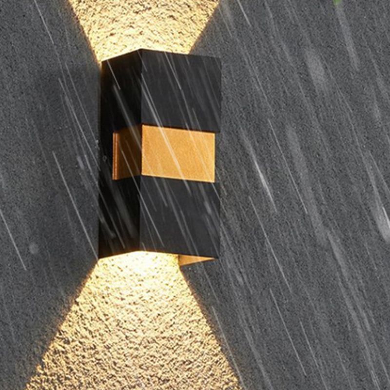 Geometric Wall Light Fixture Modern Metal Wall Sconce in Black/White