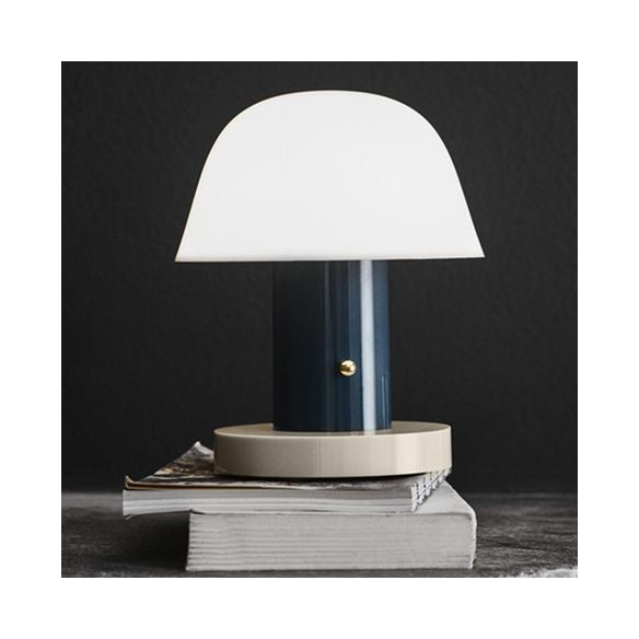 Lampada da tavolo moderna in stile minimalista a cupola Lampada da tavolo in vetro a 1 luce per camera da letto