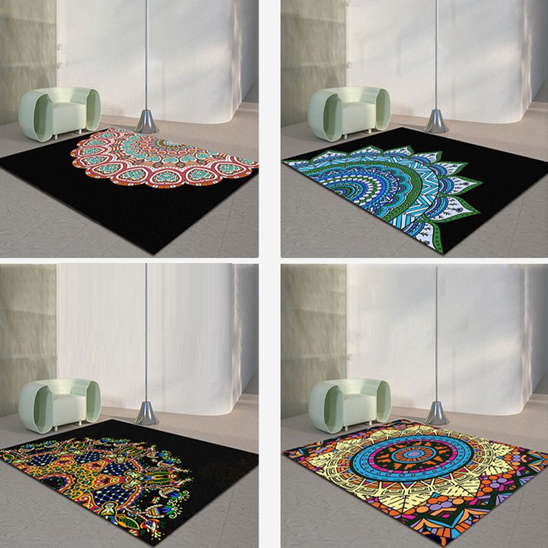 Black Modern Rug Polyester Graphic Indoor Rug Tear Resistant Rug for Living Room