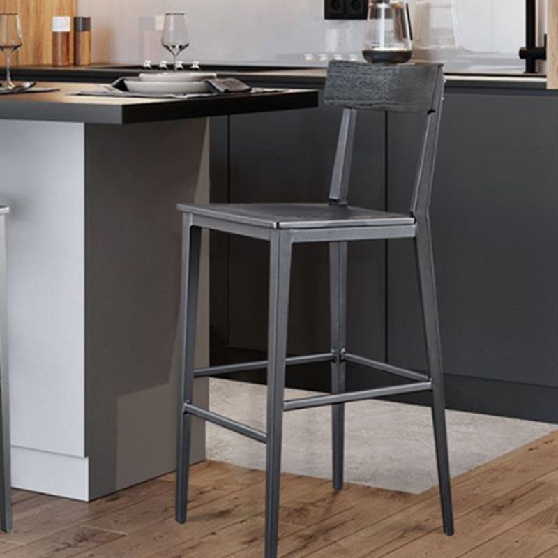 Contemporary Metal Counter Height Stools with Footrest Bar Stool in Silver