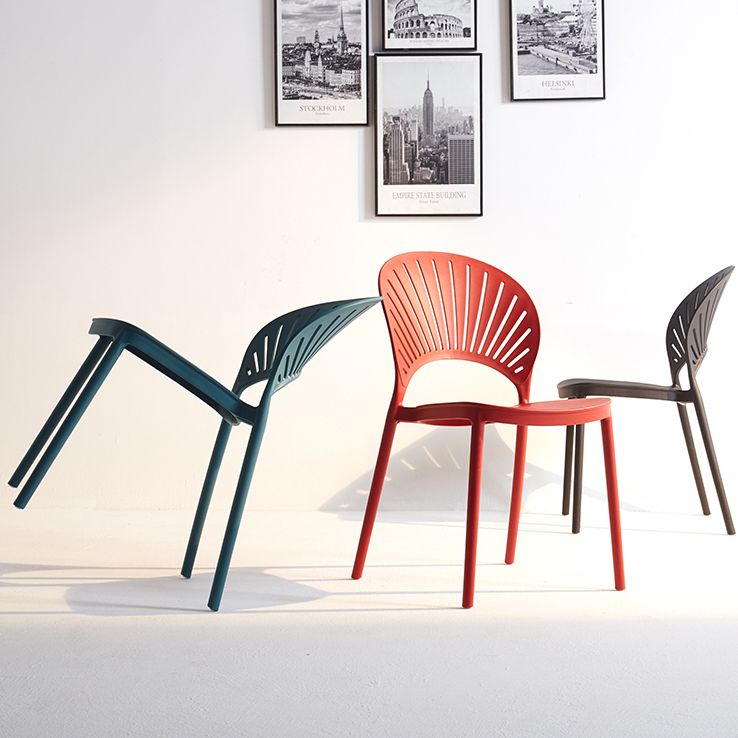 Chaise latérale arrière en plastique moderne Windsor 33" H dinant la chaise pour le restaurant