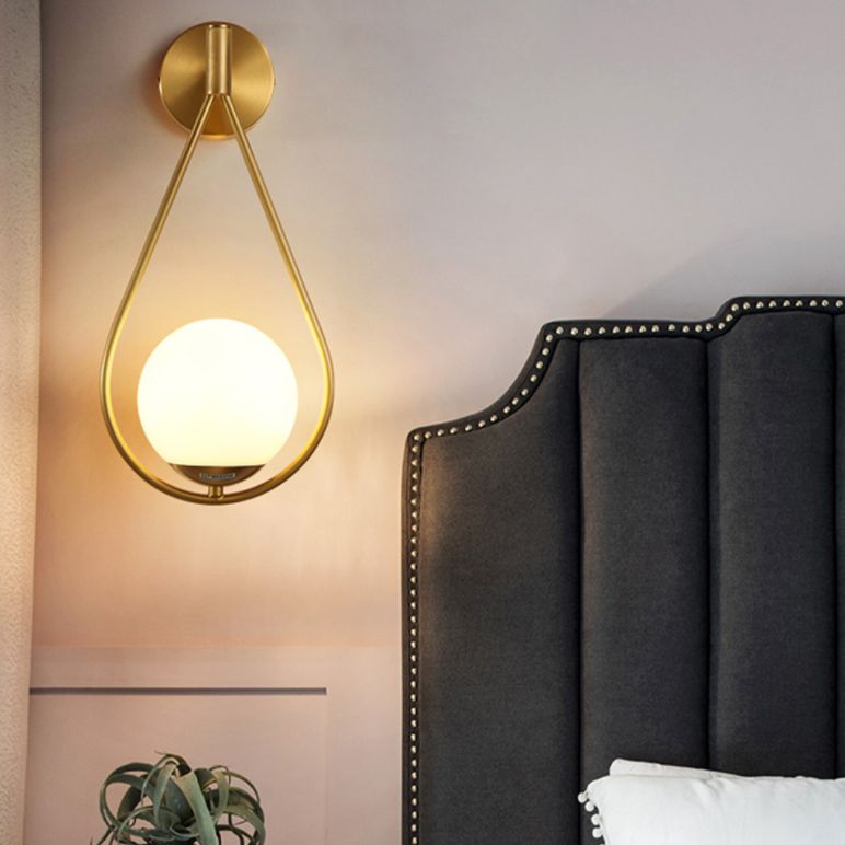 Nordische Wandbeleuchtung GOLD GOLD TREARDROP WALL Leuchtenbeleuchtung mit Glasschatten
