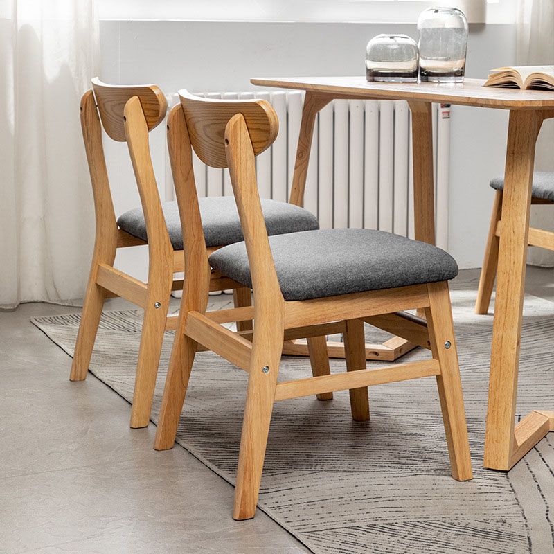 Silla lateral casera tapizada escandinava Silla de comedor natural con respaldo abierto