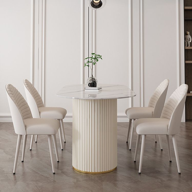 Eettafel met stenen blad Traditionele luxe tafel met sledeonderstel in wit