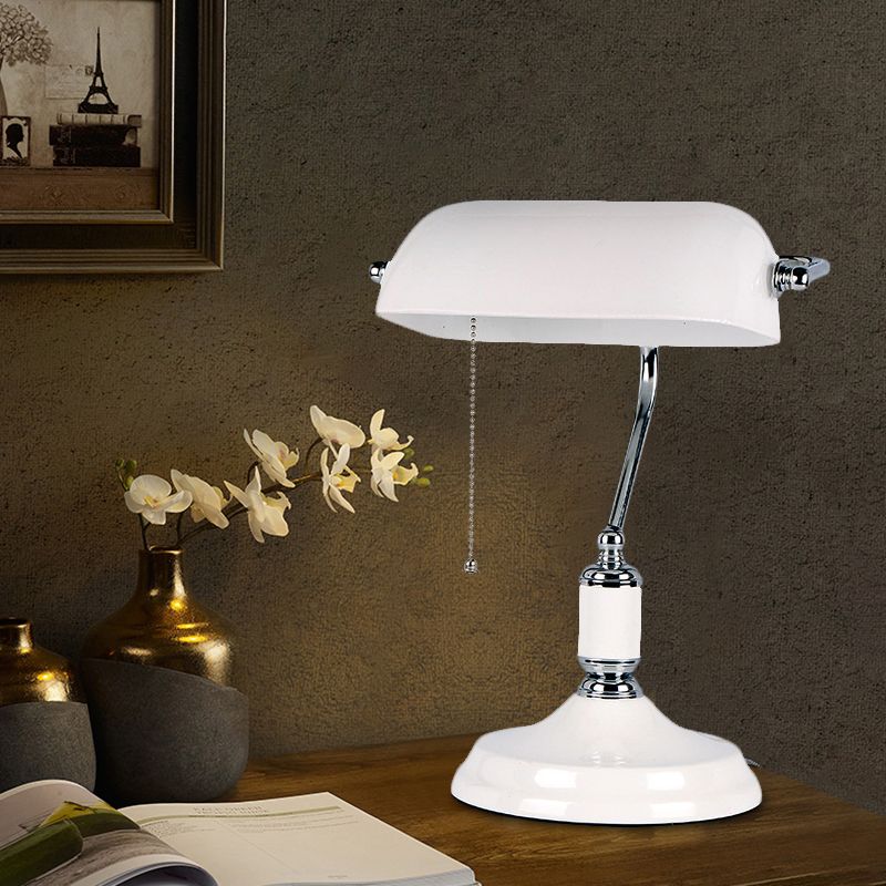 Table de nuit à demi-cylindre classique clair verre blanc 1-Light Light Pull Chain Desk Lampe