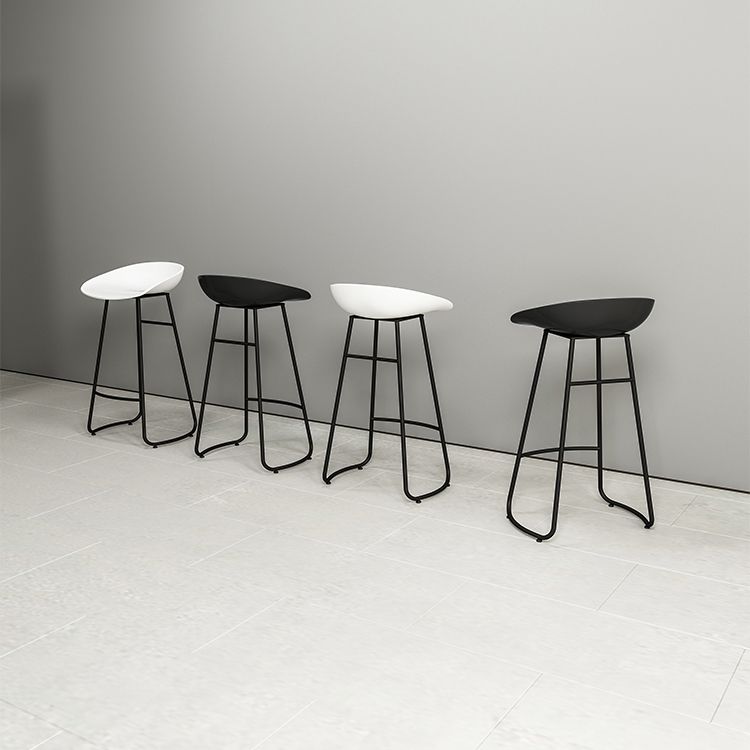 Modern Style Metal Bar Stool Plastic Low Back Counter Stool for Restaurant