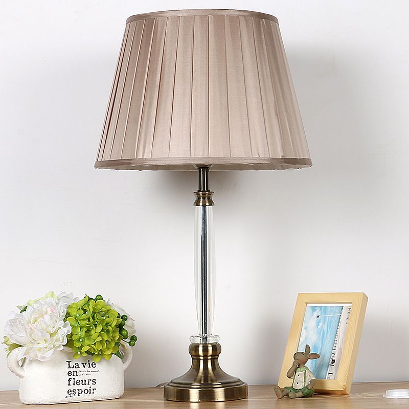 Luz de mesita de noche cónica de cristal 1 Lámpara de mesa de dormitorio ligero en marrón claro