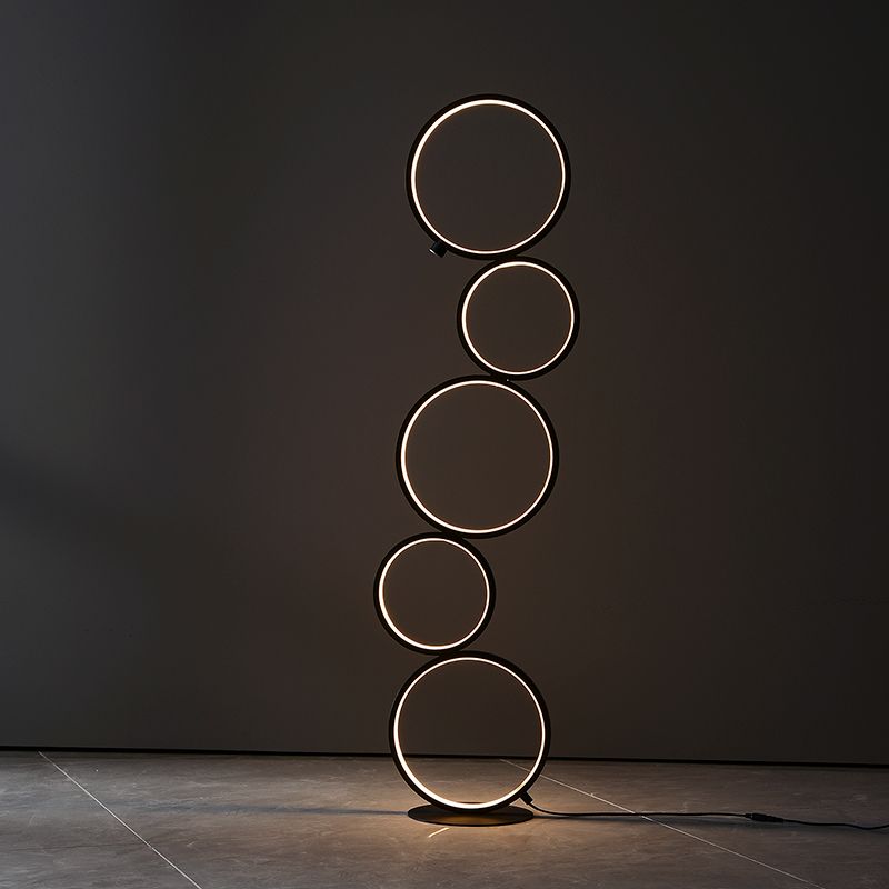 Luce a pavimento multi-anello in metallo Lampada in piedi a LED per soggiorno