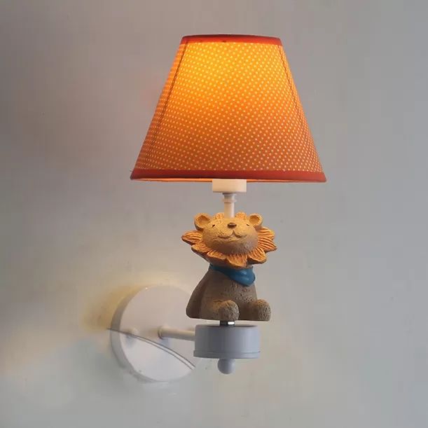 Mooi dierenmuurlicht met taps toelopende schaduw houten 1 kop sconce licht voor gangfoyer