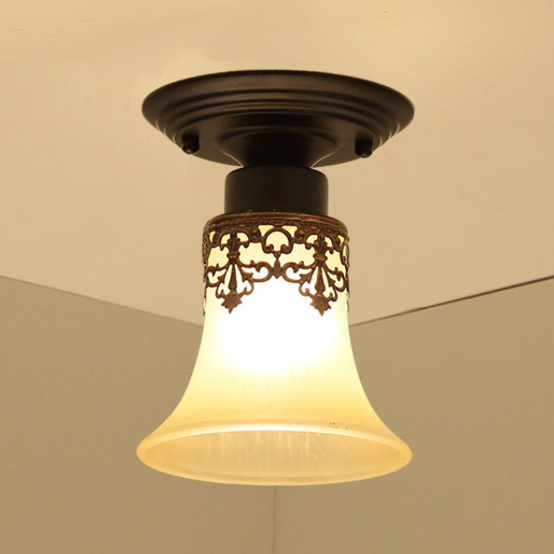 Vidrio sombreado cerca de la lámpara de techo de la lámpara simplista Montaje semi-flush en negro