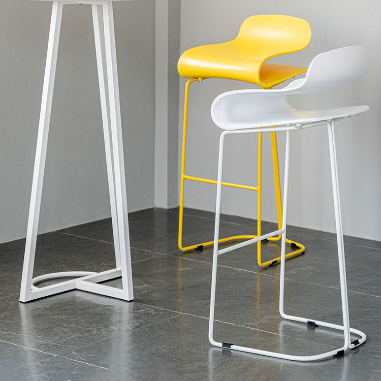 PP-Eimer-Thekenhocker für Zuhause, modernes Design, armlose Hocker mit Metallsockel