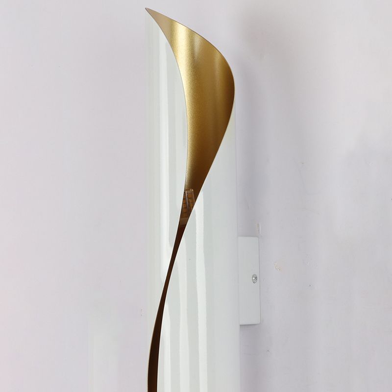 Lámpara de pared de retroiluminación de estilo de pared de metal de estilo posmoderno para el corredor de la noche