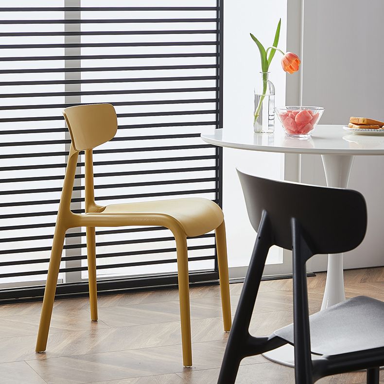 Minimalistische stijl Plastic armloze stoel Open achterste Dining zijstoel voor thuisgebruik