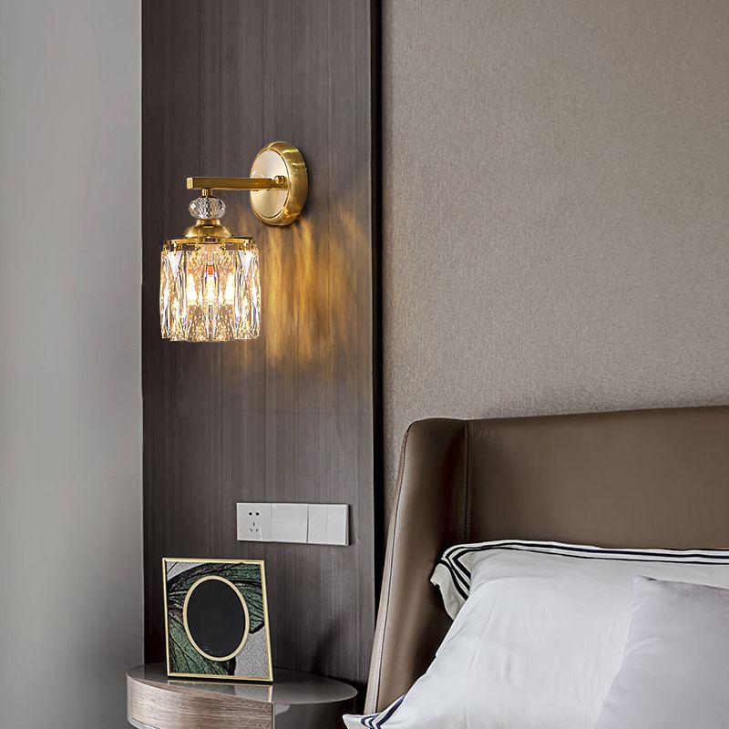 Geometrischer Schatten Einleichter Wandleuchter moderner Kristallwandmontage Leuchte in Messing