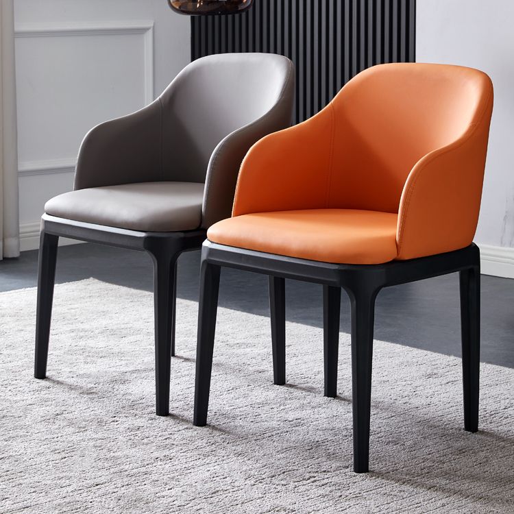 Kunstleder zeitgenössischer Esszimmerstuhl Metallic Finish Solid Back Speisestuhl