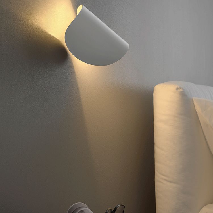 Unique Shade Metal Wall Sconce Modern Style Single Light Wall Mount Light